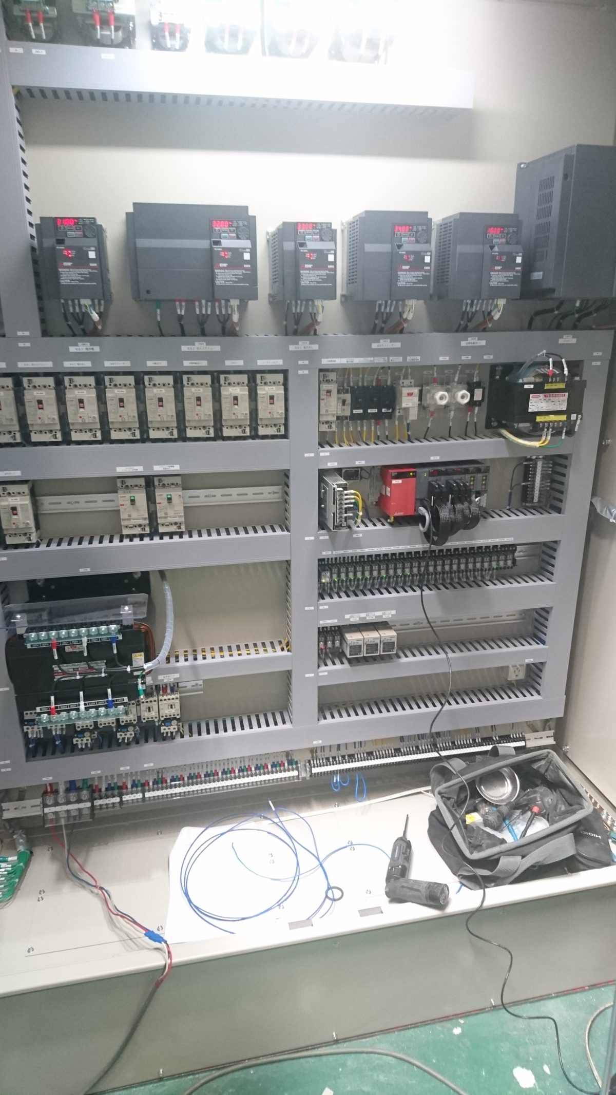 製作中の制御盤です!! | 制御盤、操作盤の設計･製作なら西村電機工業